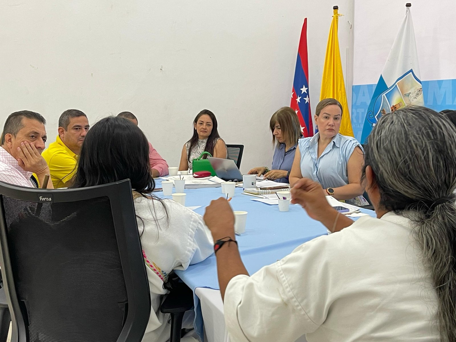 Secretaría de Educación en Santa Marta lidera mesa de trabajo para definir lineamientos de atención a población indígena
