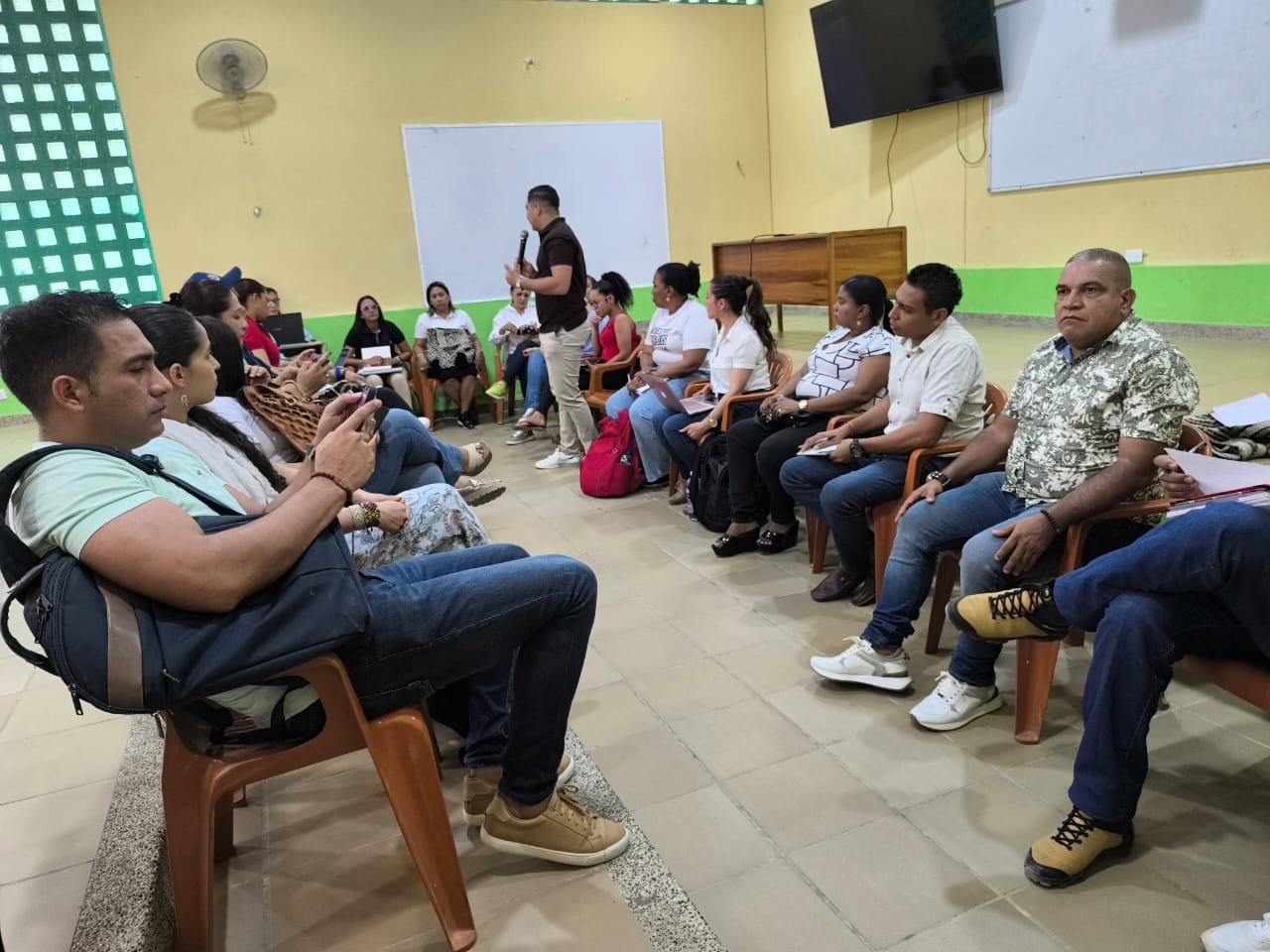 Maestros en Uribia expusieron situación del sector educativo ante MEN y Secretaría de Educación