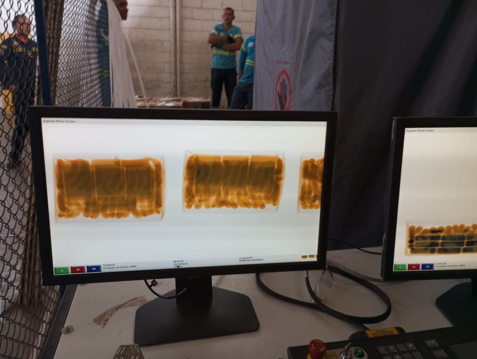Armada Nacional y Policía incautan cargamento de cocaina ocuolto en contenedor de bananos