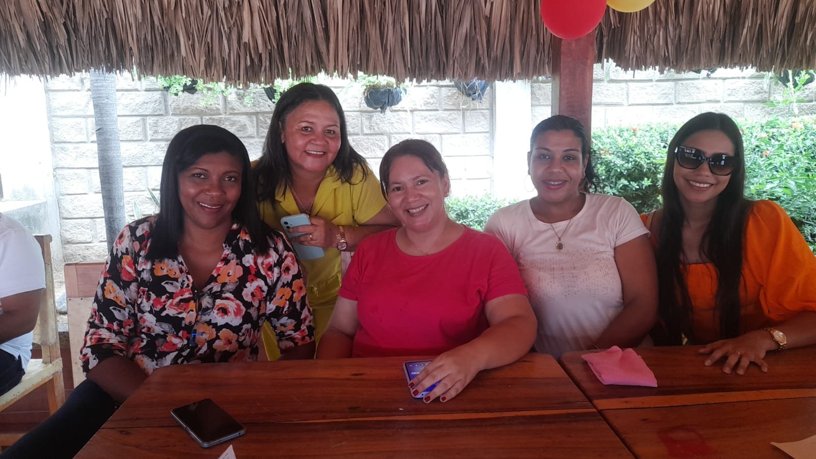 Celebración de Día del Maestro, una fiesta llena de alegría, con música y regalos