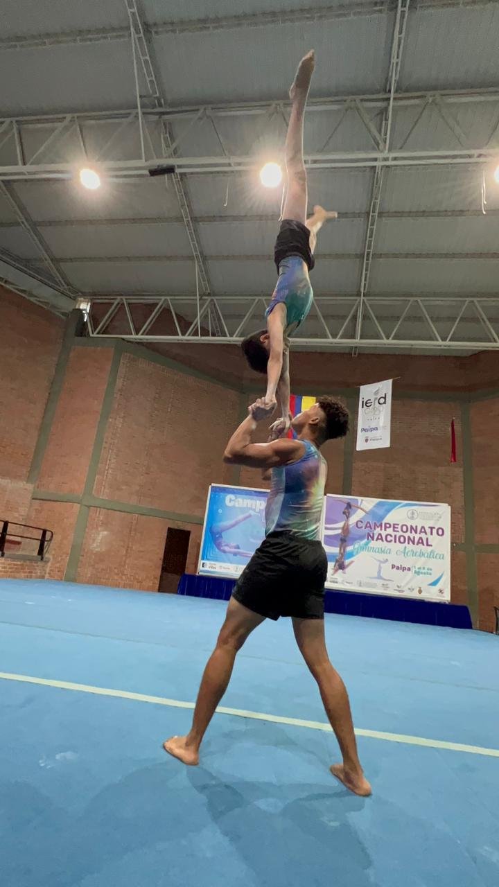 Estudiantes de Palomino ganaron medalla de oro y plata en el Campeonato Nacional de Gimnasia Acrobática en Paipa, departamento de Boyacá