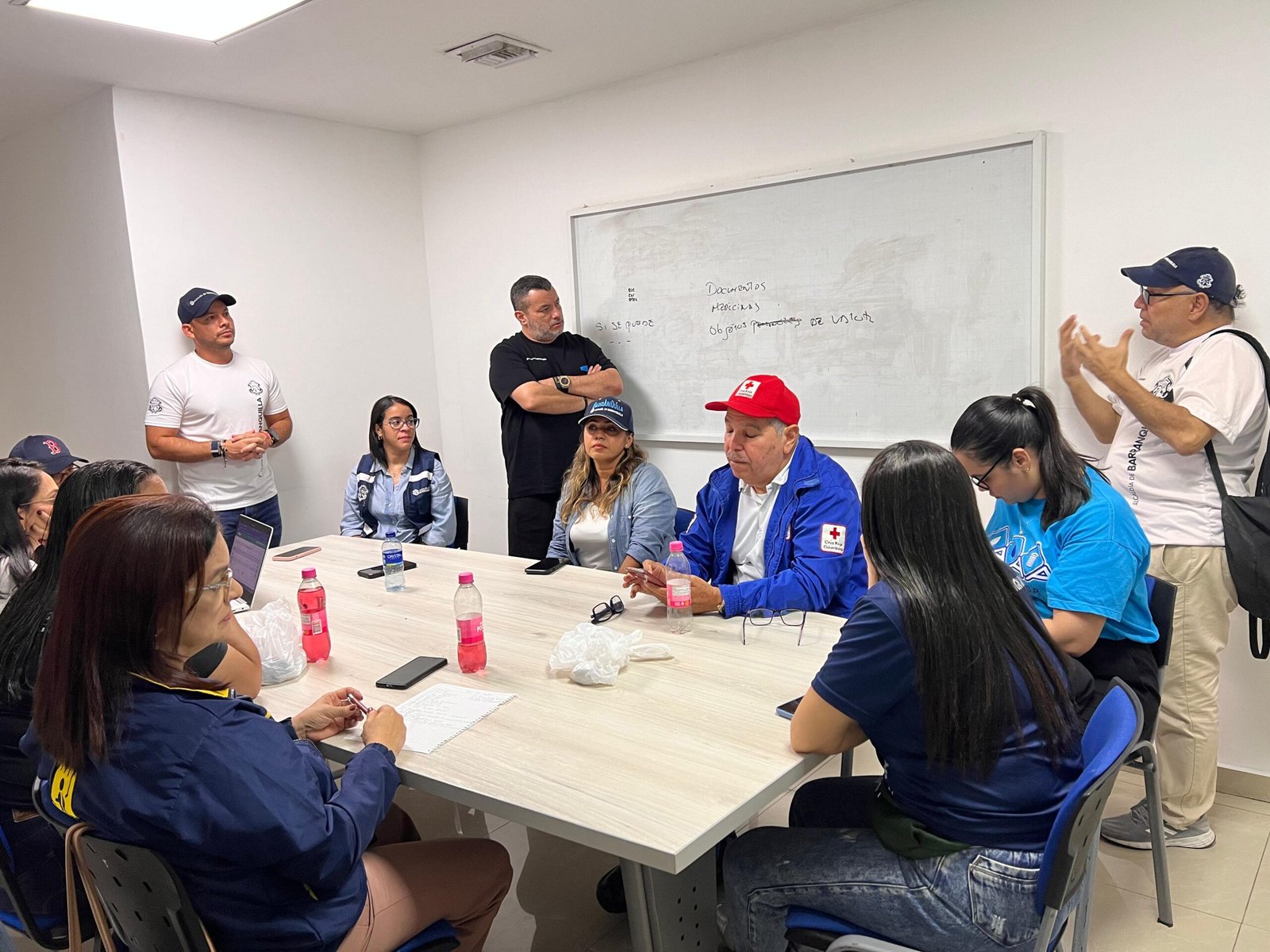 Distrito de Barranquilla continúa la atención institucional a afectados por colapso en Privilegios