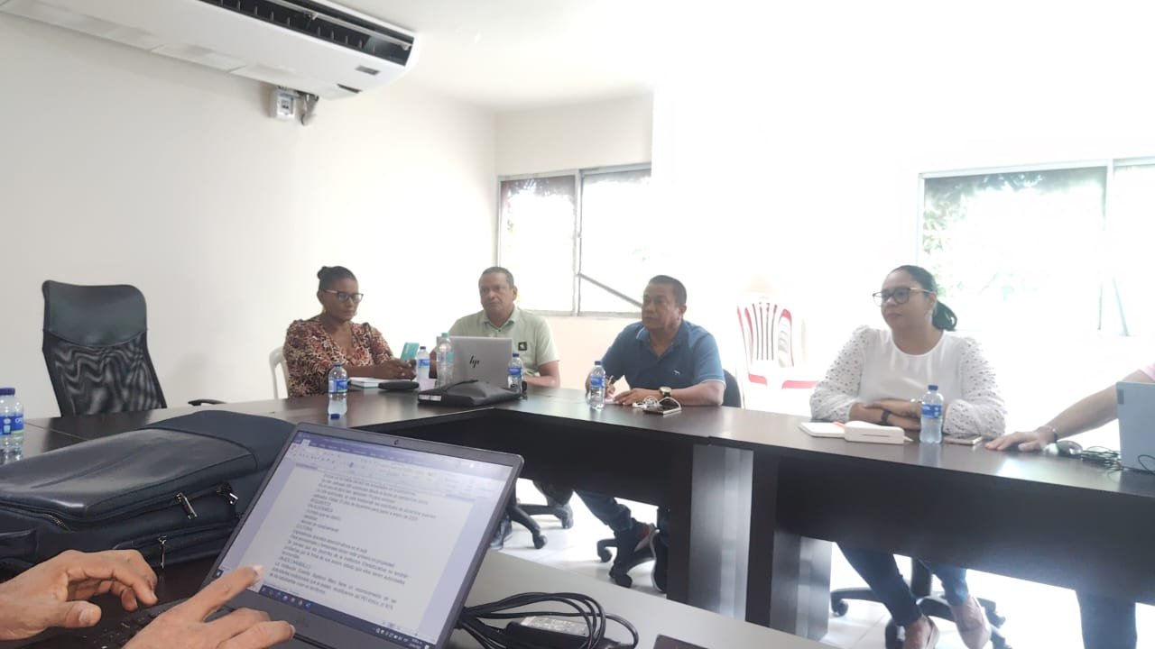 Cese de actividades laborales y escolares continuo en La Guajira convocado por Asodegua y Usde