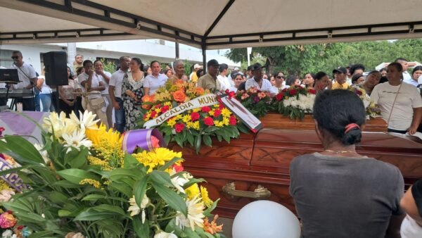 Asodegua lamenta fallecimiento de hijos de docentes durante accidente en zona rural de Dibulla