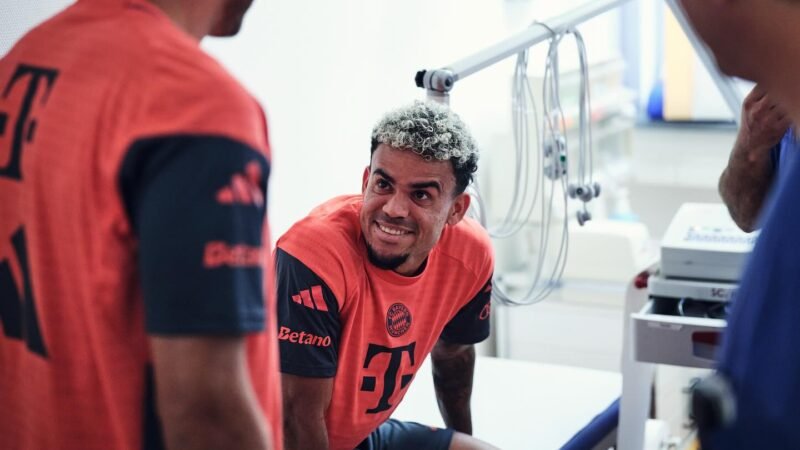 Luis Díaz ya luce la camiseta del Bayern Munich, el futbolista guajiro fue recibido con regalos de bienvenida en el equipo Alemán