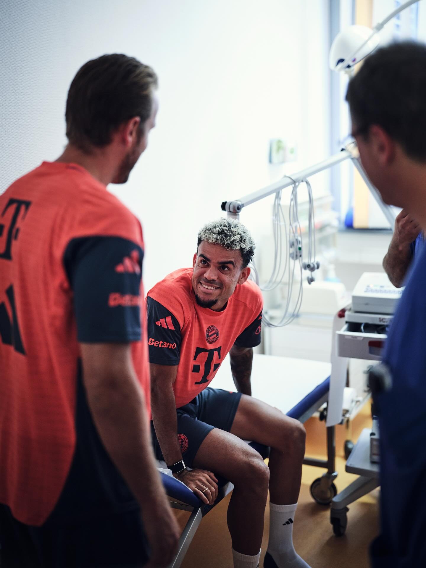 Luis Díaz ya luce la camiseta del Bayern Munich, el futbolista guajiro fue recibido con regalos de bienvenida en el equipo Alemán