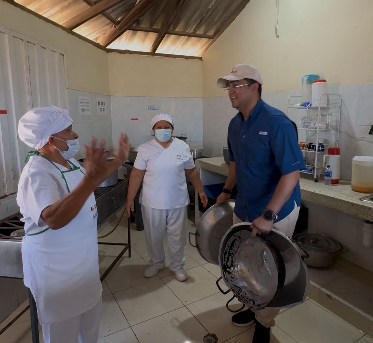 Gobernación de La Guajira entrega menaje y mobiliario para comedores escolares en 12 municipios no certificados