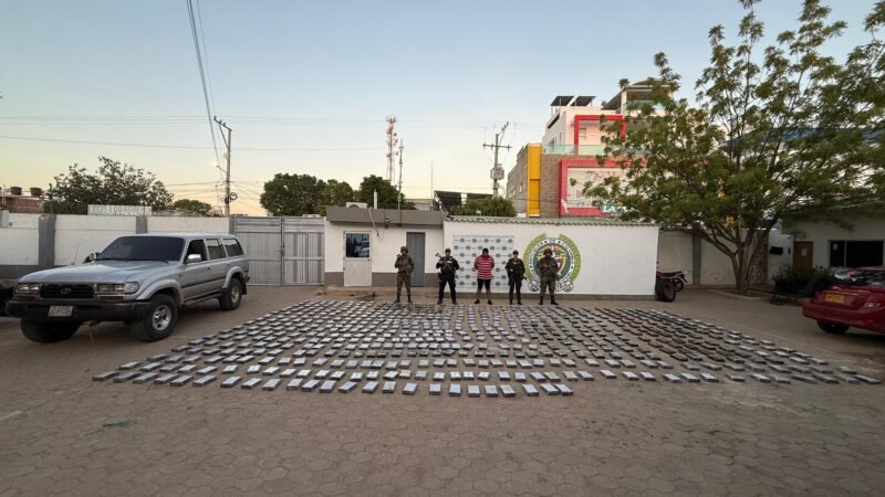 Autoridades incautan 617 paquetes de cocaina en Uribia, un hombre fue capturado en el operativo