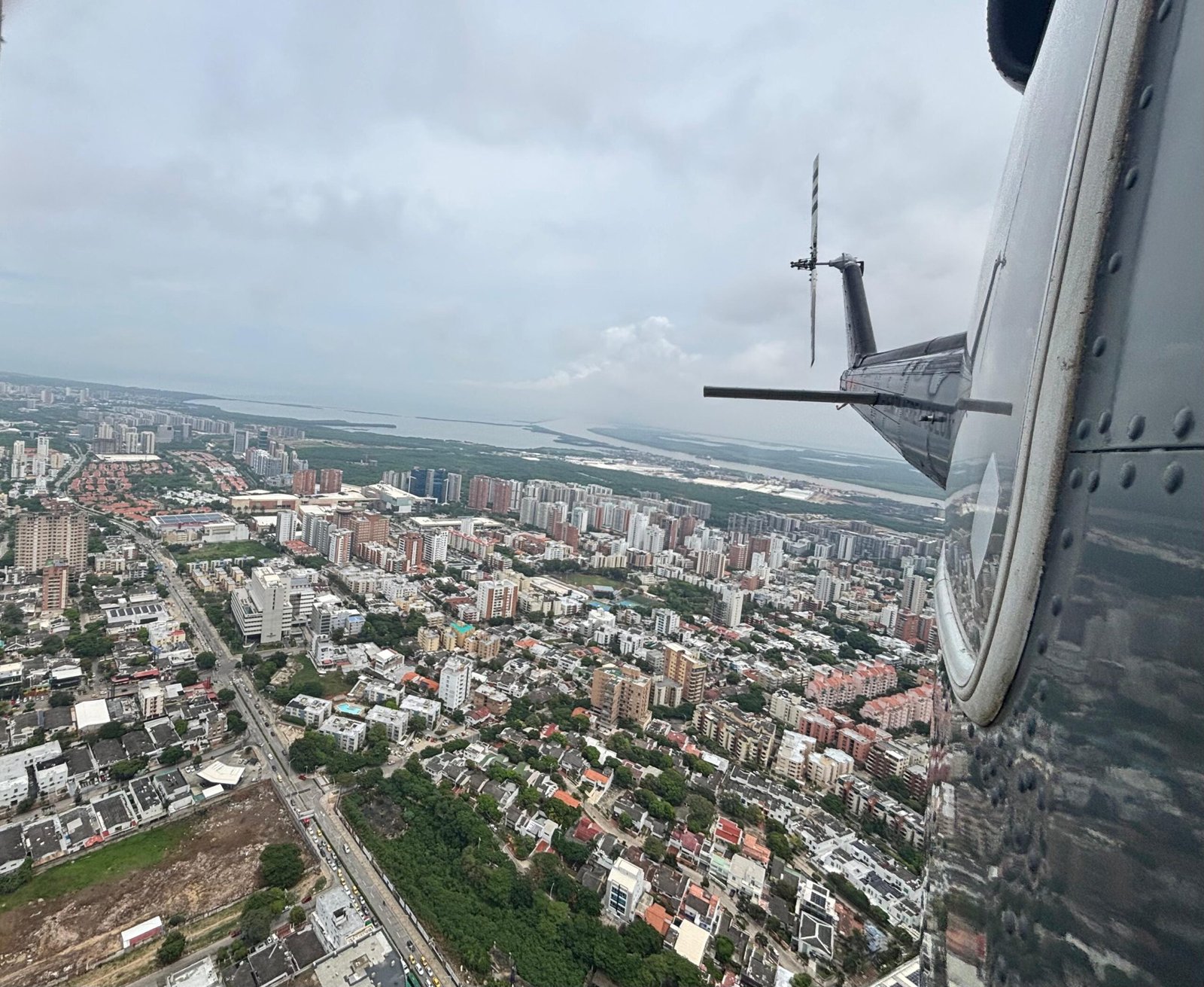 Desde el aire, autoridades motivan a ciudadanos de Barranquilla y su área metropolitana, para cooperar con la seguridad