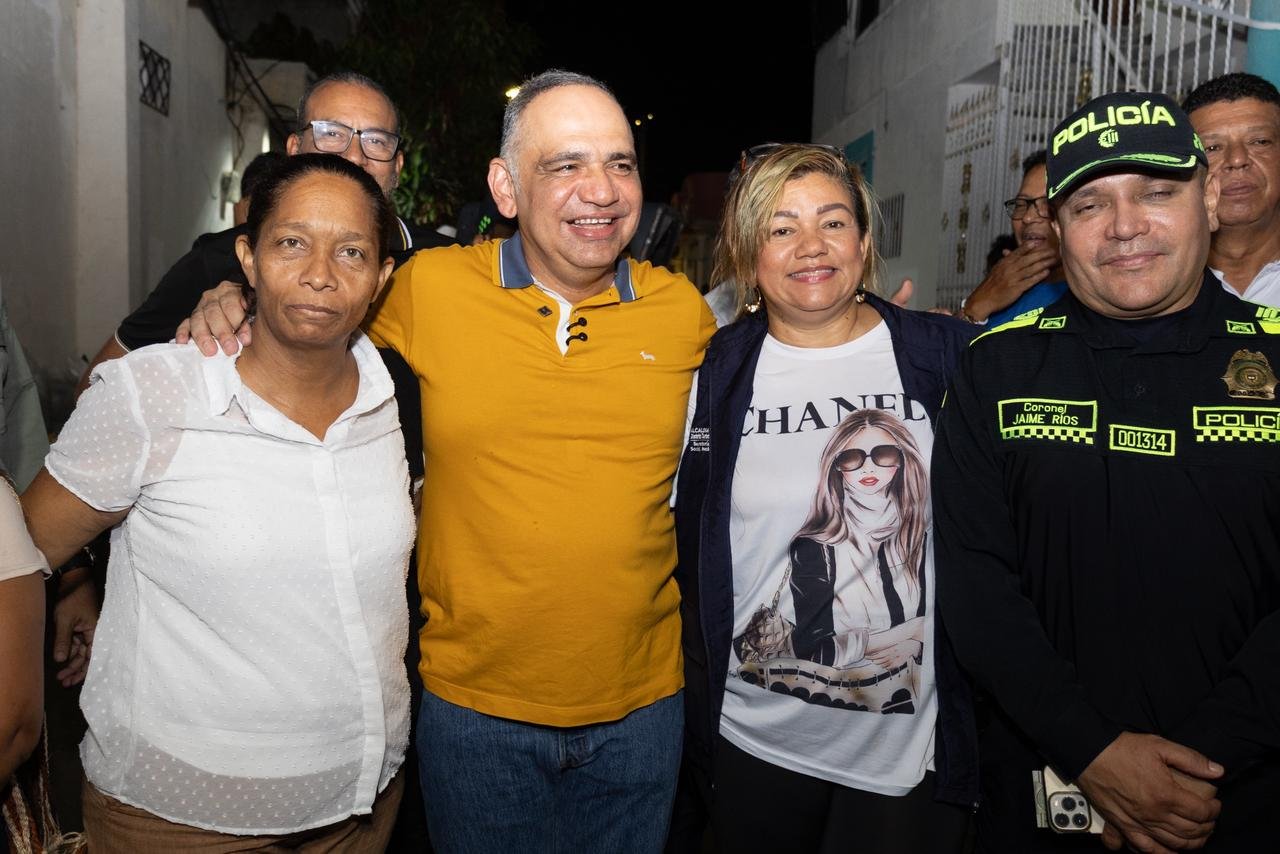 Alcalde Carlos Pinedo Cuello pone en marcha programa de pavimentación ¡Transformando mi Barrio! con 6 nuevas calles en Gaira