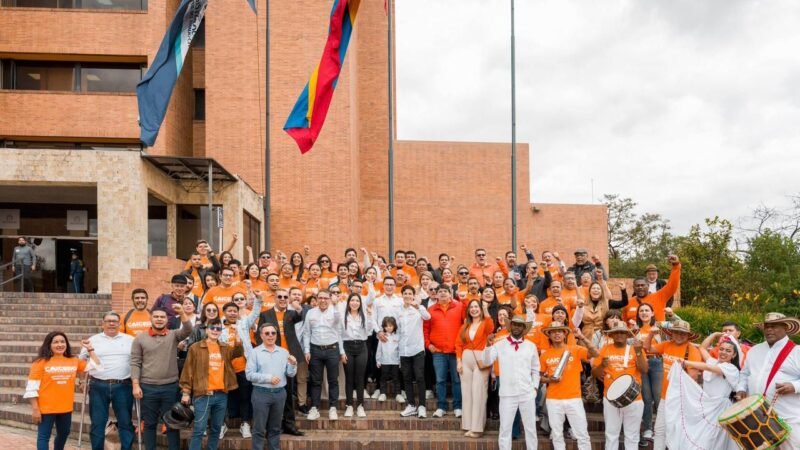 Caicedo pone en ruta su aspiración presidencial con la recolección de tres millones de firmas