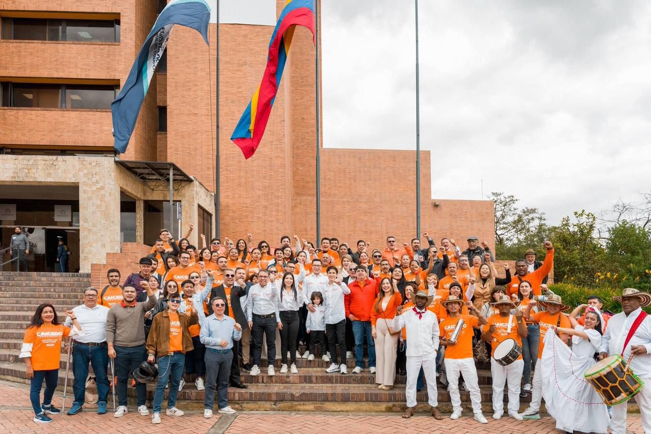 Caicedo pone en ruta su aspiración presidencial con la recolección de tres millones de firmas