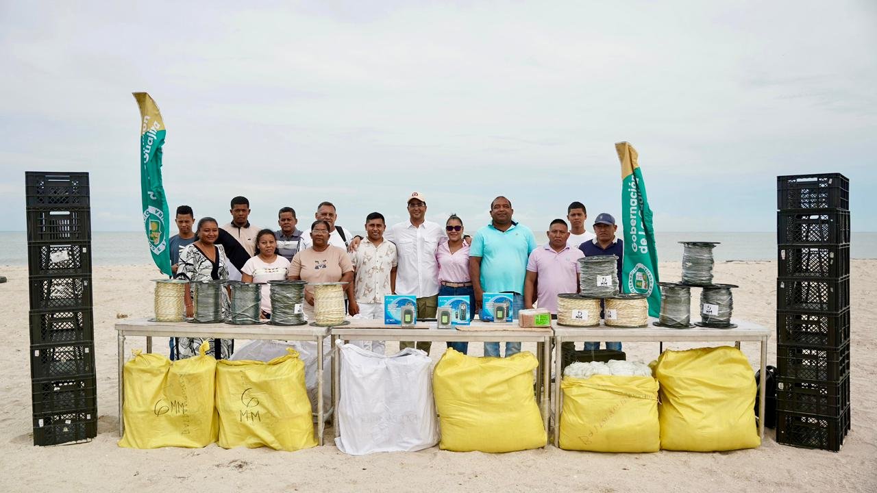 Gobernación de La Guajira entrega herramientas, equipos e insumos a pescadores de Riohacha y Uribia para fortalecimiento de su actividad laboal y económica