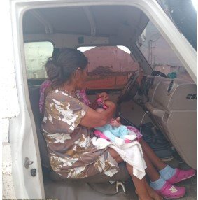 En la Alta Guajira, mujer que fue trasladada por IPSI Palaima desde su comunidad hasta El Paraíso, dio a luz una niña en buen estado de salud