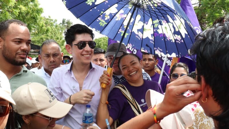 Mineducacion marchó en Riohacha junto a sindicatos y anunció que la I.E. Denzil Escolar será elevada a Normal Superior, y el Infotep en San Juan pasará a ser universidad pública