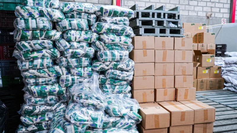 13.5 toneladas de alimentos y seis toneladas de agua potable fueron llevadas en la segunda entrega de ayudas a los damnificados de Montería