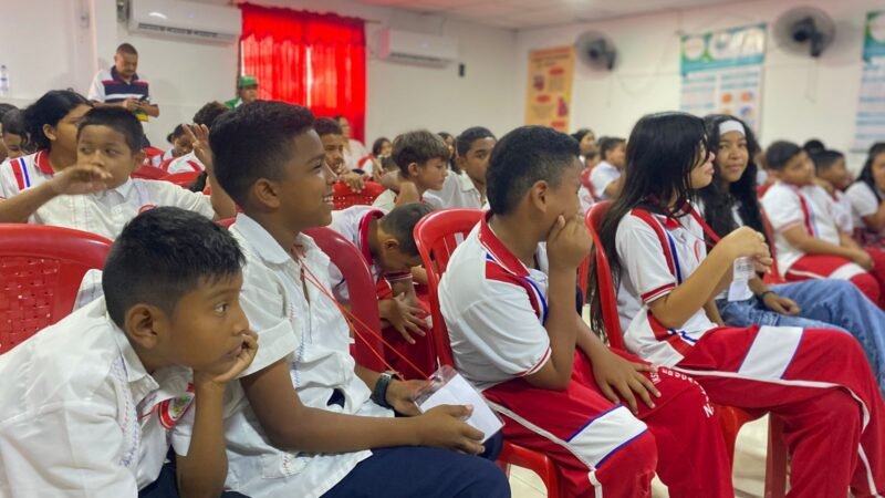 Durante acto lúdico-pedagógico, Maicao levantó sus manos rojas por la niñez y la vida