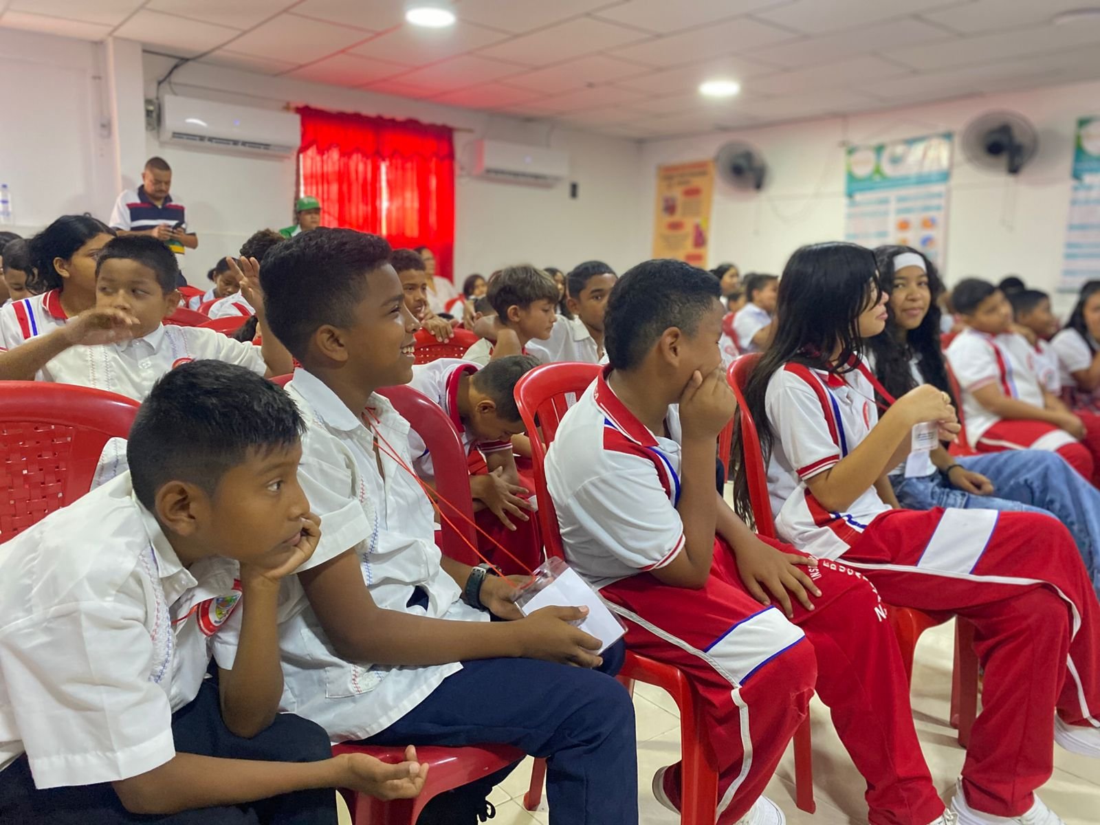 Durante acto lúdico-pedagógico, Maicao levantó sus manos rojas por la niñez y la vida