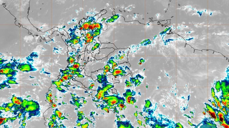 Gobernador Jairo Aguilar lidera en terreno labores de destaponamiento de drenajes ante posible frente frío en La Guajira