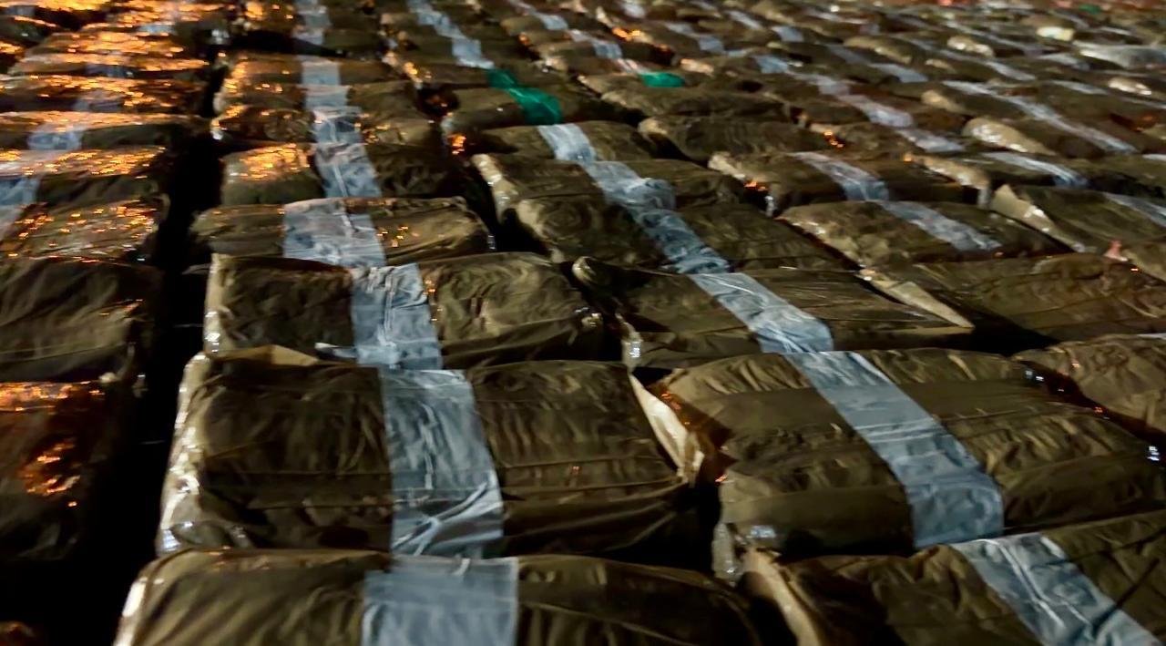 FNC incauta más de una tonelada de marihuana en el Mar Caribe