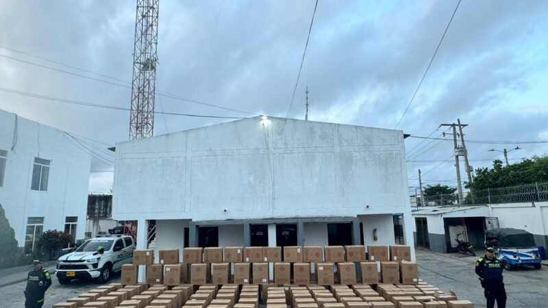 Policia, Fiscalía y Gaula, incautan 200 mil cajetillas de cigarrillos ilegales durante allanamiento en Maicao