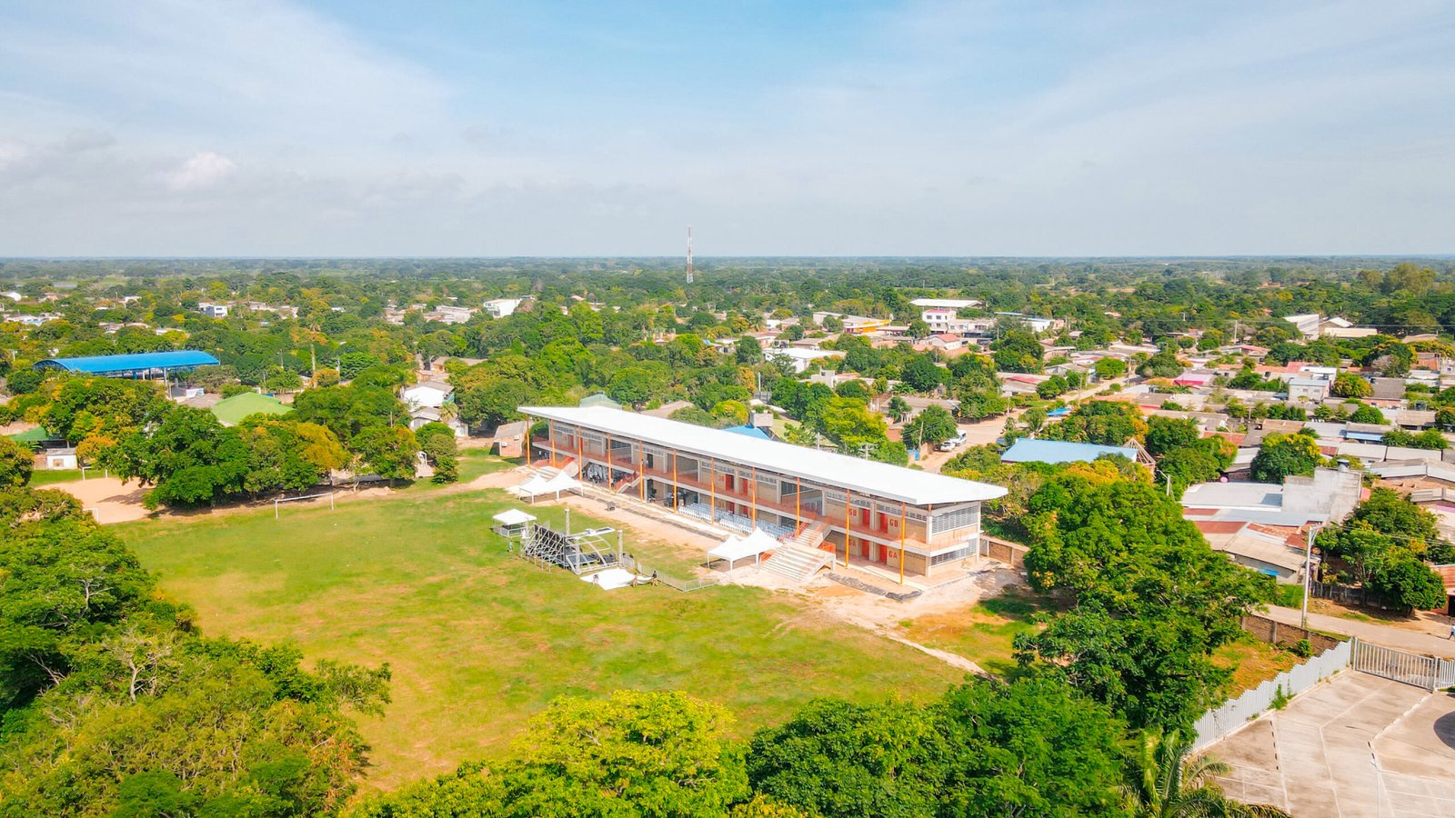 Gobernadora Margarita Guerra visita a los 896 estudiantes de la IED Bienvenido Rodríguez de Guamal