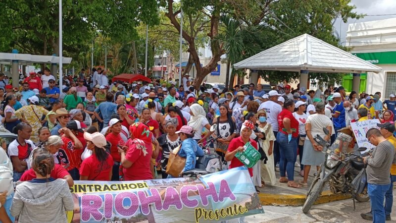 Con anormalidad académica y operación cobremos, maestros exigen pago de retroactivo salarial