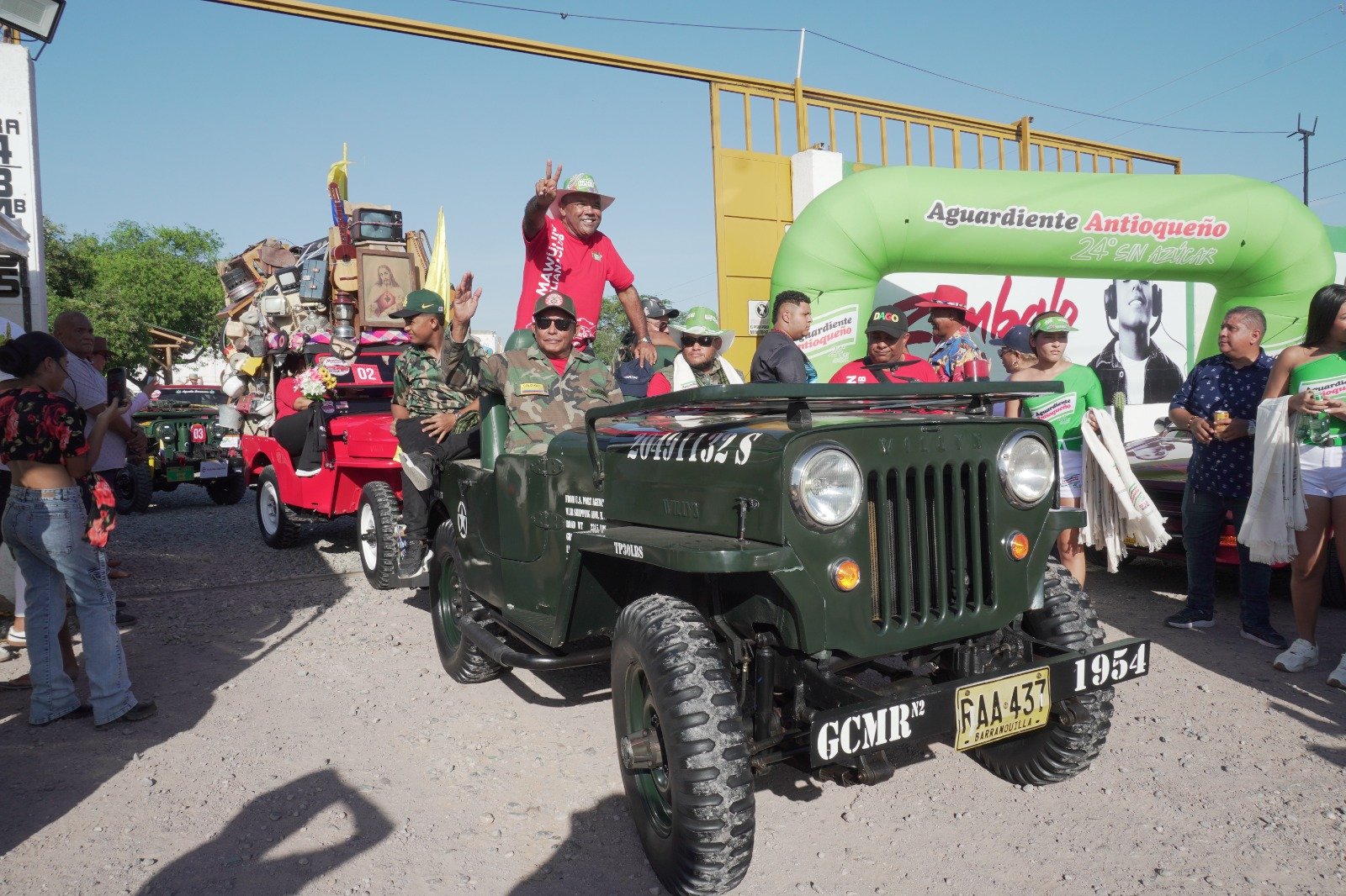 Exitoso desfile de Autos Clásicos, más de un centenar rodaron en Ríohacha