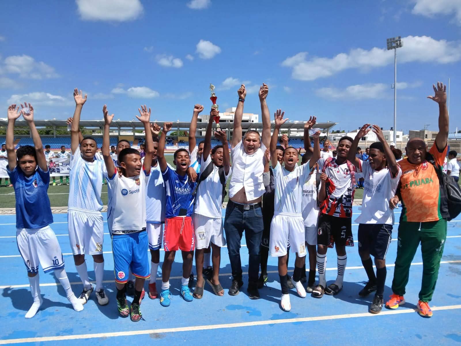 Tres campeonatos y varias medallas ganaron estudiantes de Camarones en los Juegos Intercolegiados 2026