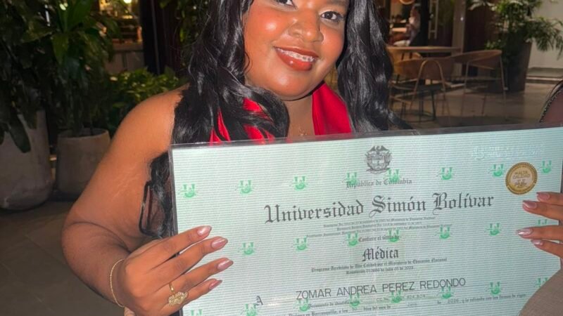 Zomar Pérez Redondo recibió título profesional en medicina en la universidad Simón Bolívar de Barranquilla