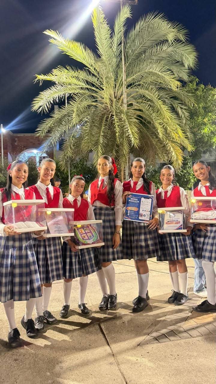I.E. Familia de Nazaret celebra 10 años formando generaciones y construyendo comunidad